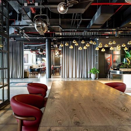 Radisson Red Brussels Hotel Ixelles ภายนอก รูปภาพ