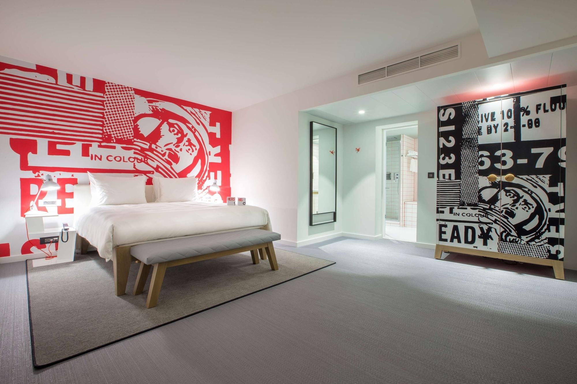 Radisson Red Brussels Hotel Ixelles ภายนอก รูปภาพ