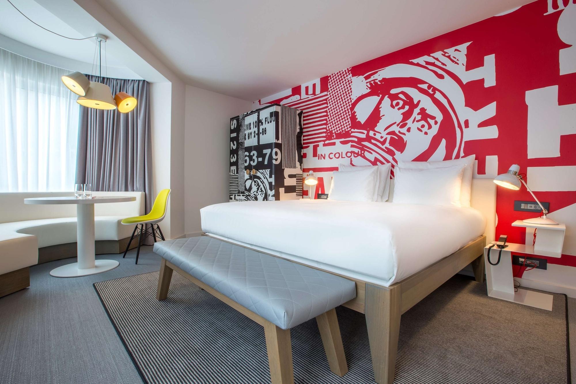 Radisson Red Brussels Hotel Ixelles ภายนอก รูปภาพ
