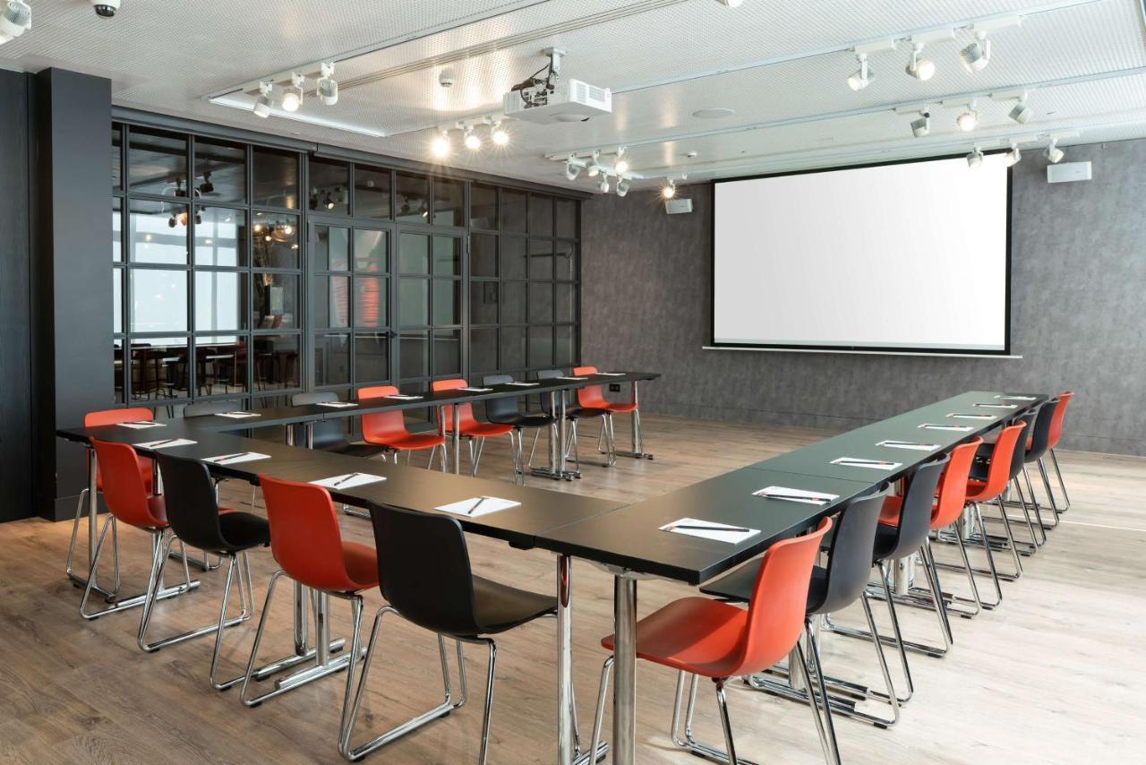 Radisson Red Brussels Hotel Ixelles ภายนอก รูปภาพ
