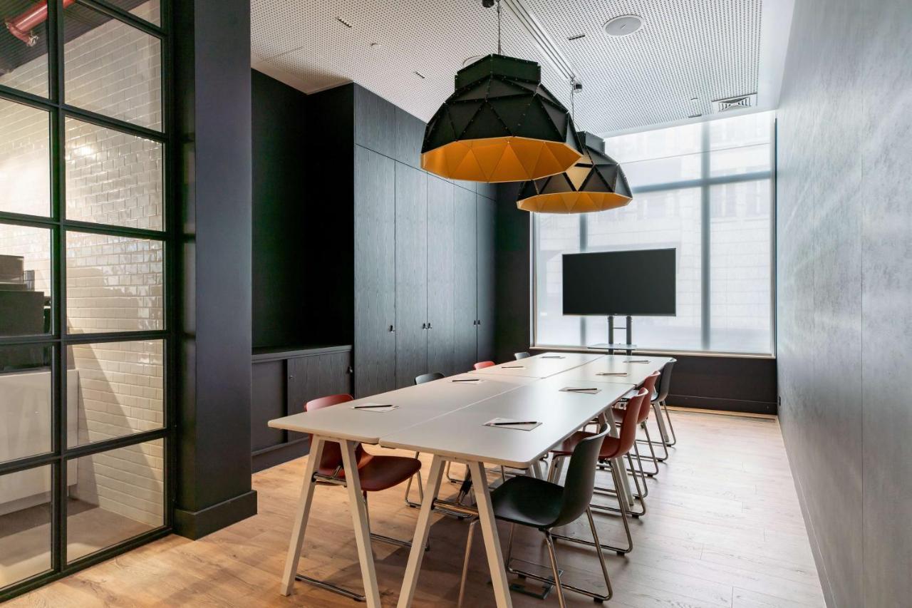 Radisson Red Brussels Hotel Ixelles ภายนอก รูปภาพ