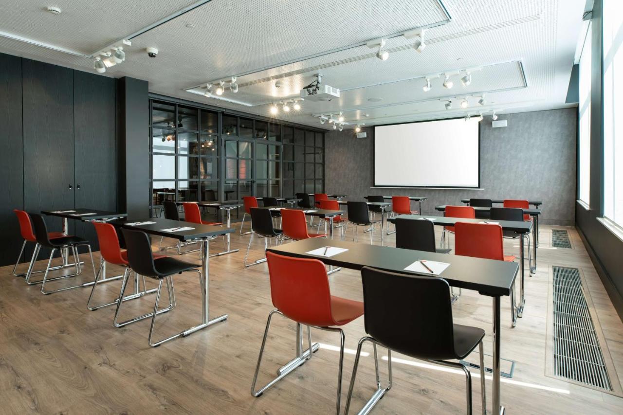 Radisson Red Brussels Hotel Ixelles ภายนอก รูปภาพ