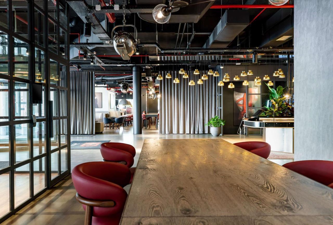 Radisson Red Brussels Hotel Ixelles ภายนอก รูปภาพ
