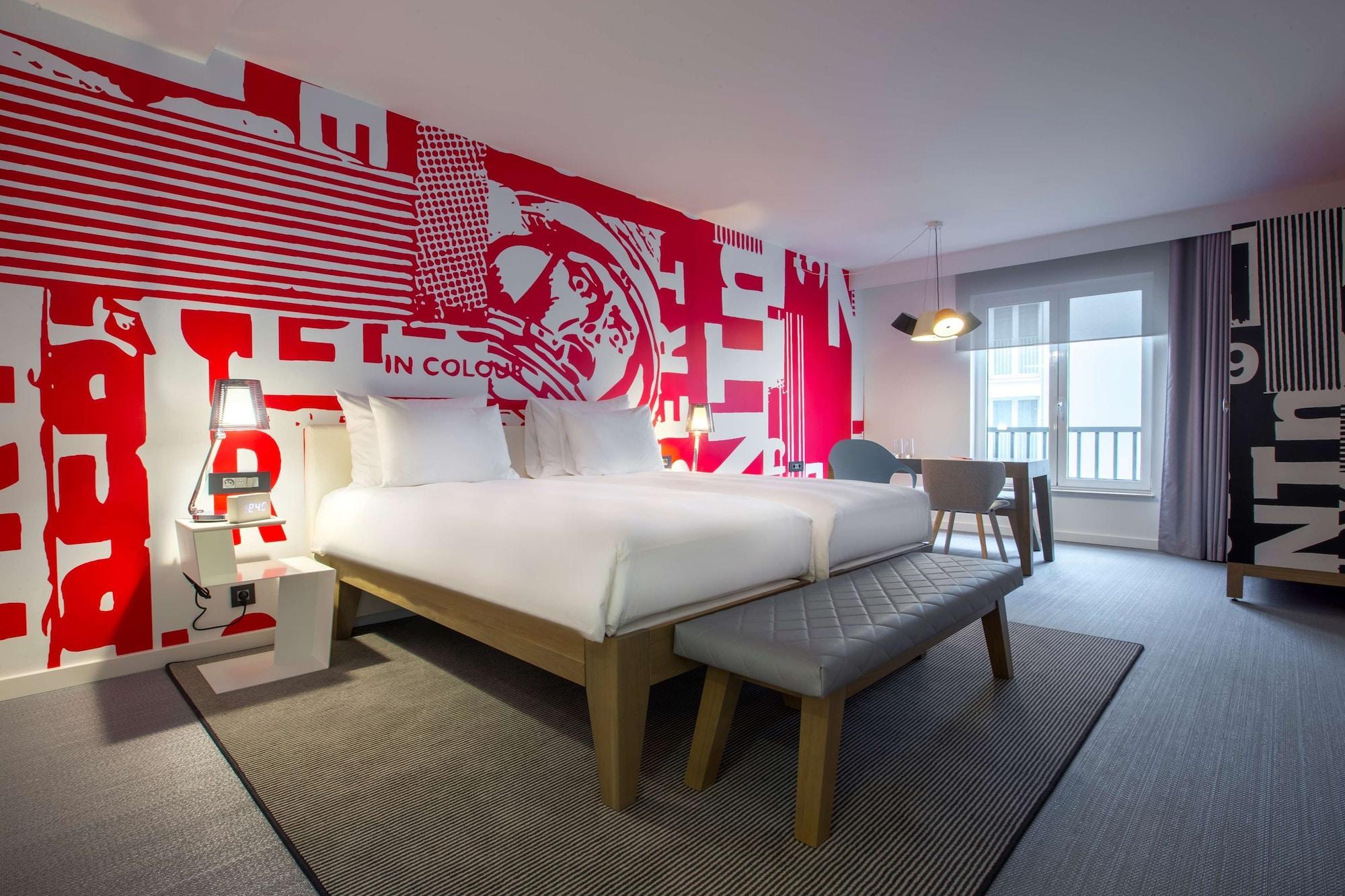 Radisson Red Brussels Hotel Ixelles ภายนอก รูปภาพ