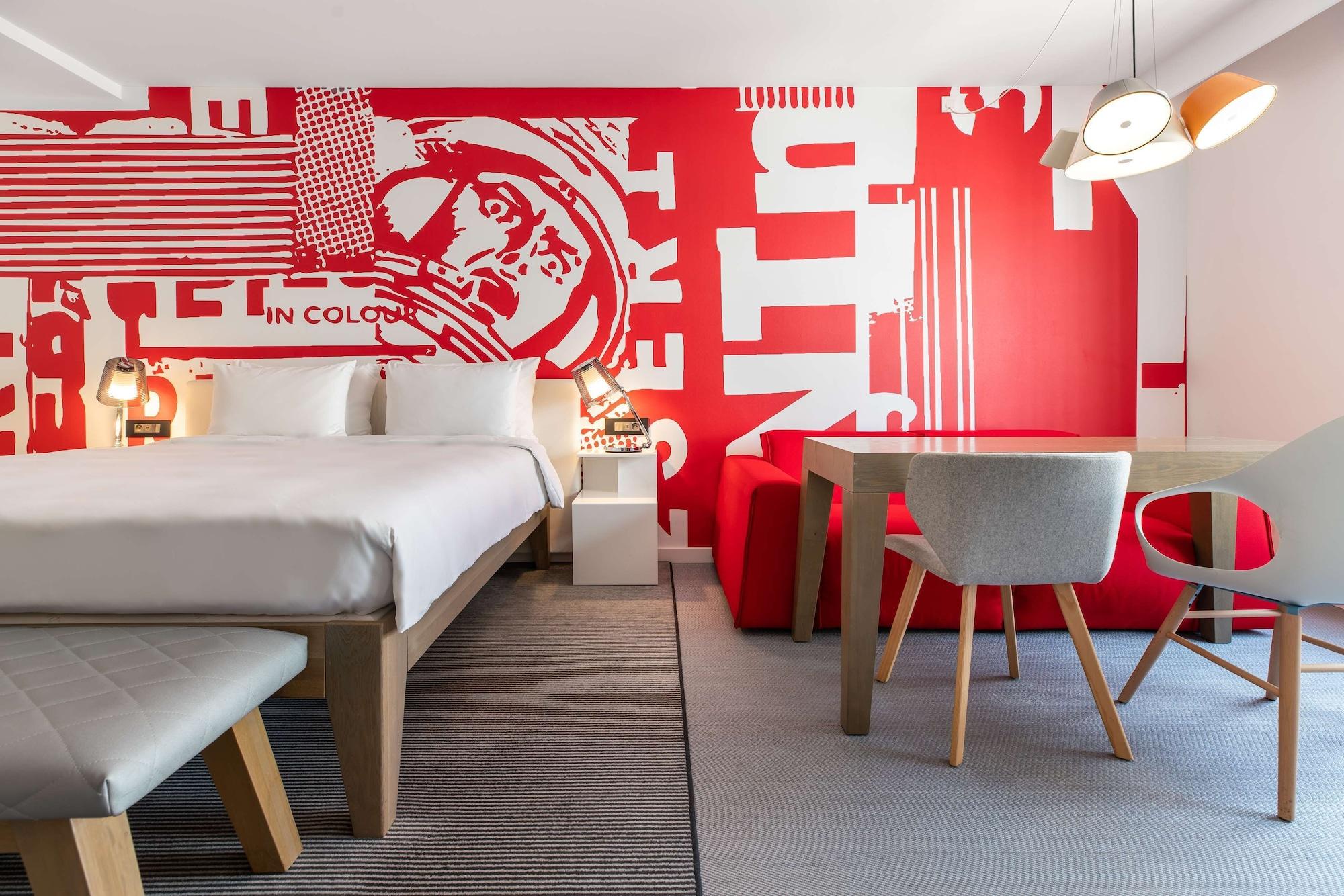 Radisson Red Brussels Hotel Ixelles ภายนอก รูปภาพ