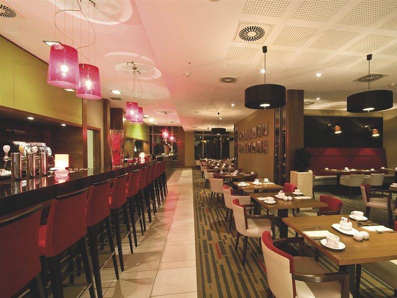 Radisson Red Brussels Hotel Ixelles ภายนอก รูปภาพ