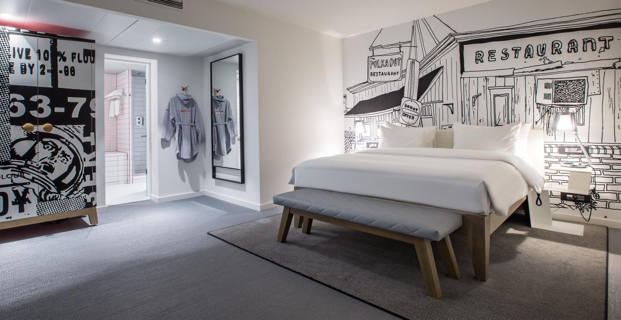 Radisson Red Brussels Hotel Ixelles ภายนอก รูปภาพ