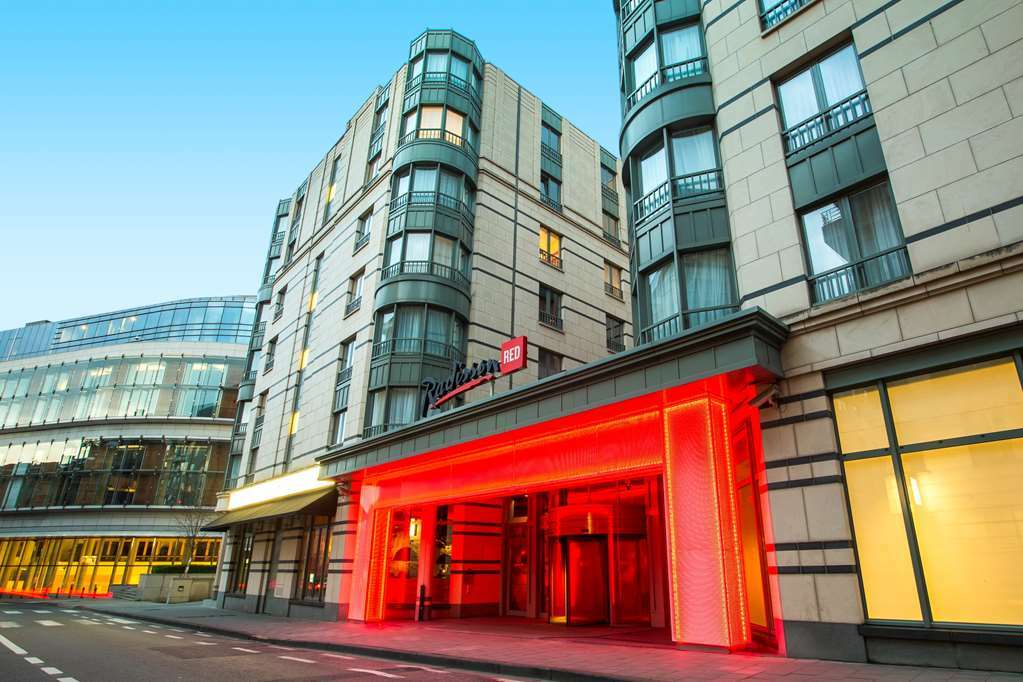 Radisson Red Brussels Hotel Ixelles ภายนอก รูปภาพ