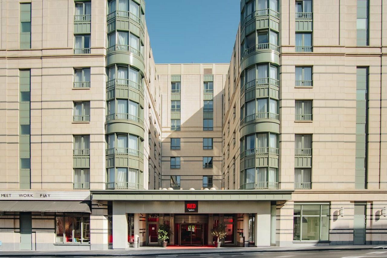 Radisson Red Brussels Hotel Ixelles ภายนอก รูปภาพ
