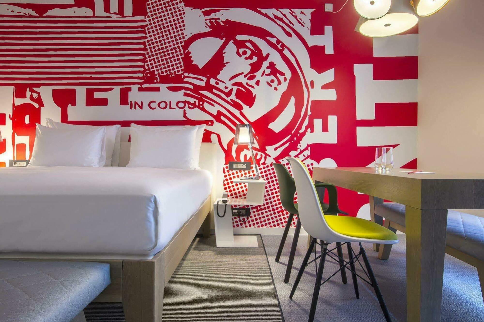 Radisson Red Brussels Hotel Ixelles ภายนอก รูปภาพ